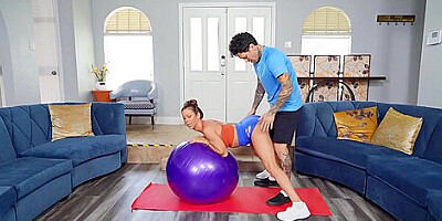 Small Hands And Alexis Fawx - Work Out Or Put Out