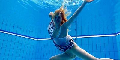 UnderwaterShow Video: Lucie