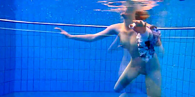UnderwaterShow Video: Lucie