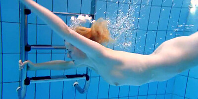 UnderwaterShow Video: Lucie