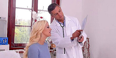 Dirty Talkin Blonde Gives The Footjob Of The Century! - Sienna Day