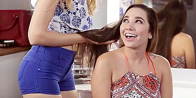 Hairdresser Gives Oral To Latina Client