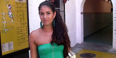 Agnessa in a lucky guy receiving an amateur blow job