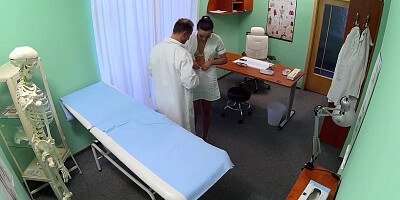 Fake doctor pussylicks nurse on exam table