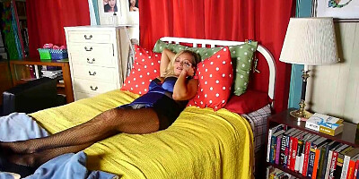 Step mom's sure-fire masturbation technique