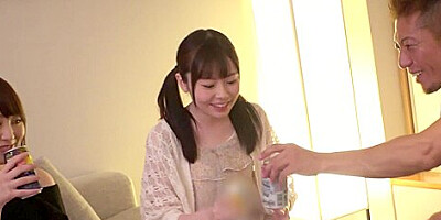 プールでビキニ美女を口説き落として即パコ展開ホテルに入ってハメ撮りセックス