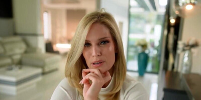 Candee Licious is anally fucked after a POV chat sesh