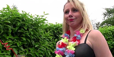 Blonde waitress nicely analyzed in the fresh air