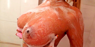 Sexy curves get soaped up and cleaned before humping