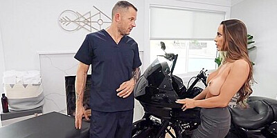 Scott Nails And Abigail Mac - A Sex-hungry Biker Chick With A Big Booty Takes A De