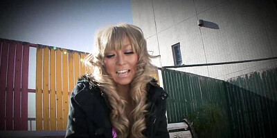 Vicious nymphet at blowjob dirt