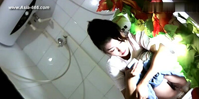 chinese girls go to toilet.101