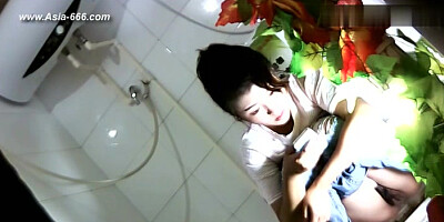 chinese girls go to toilet.101