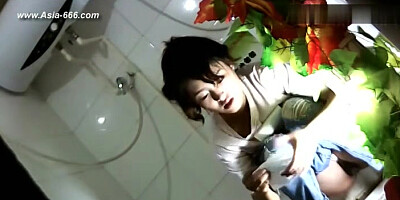 chinese girls go to toilet.101