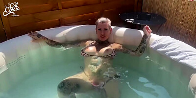 Cat Coxx - Notgeile Pool Milf!!ao Anal Creampie