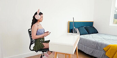 Stepmom Teaching How To Be A Good Slut And - Lulu Chu, Gamer Girl And Lauren Phillips