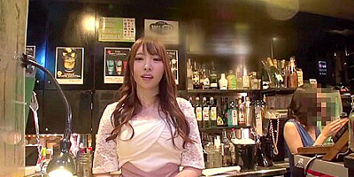 スナックで男のチンポを吟味して酔った勢いでめちゃくちゃハメる