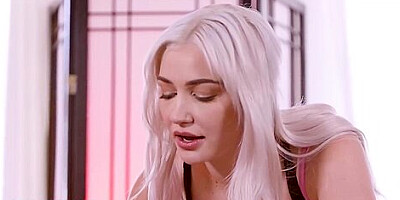 Skye And Aidras Pussy Licking Dirt - Skye Blue And Aidra Fox