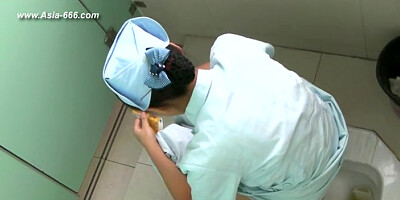 chinese girls go to toilet.45