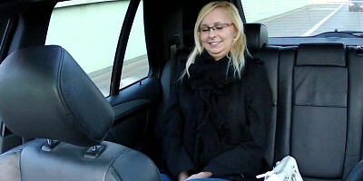 Nerdy amateur with big tits gets seduced by her taxi driver