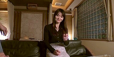 三十路の色気漂う美人奥さんを口説いてハメる結婚してから貞操を守り続けた人妻が浮気エッチ
