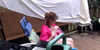 Woman with saggy boobs tries vibrator in practice