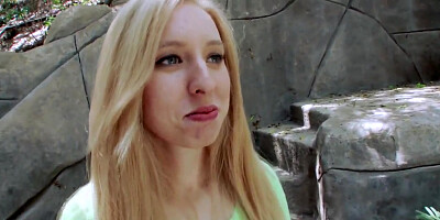 Blondie Sofie Carter is sucking a nice cock