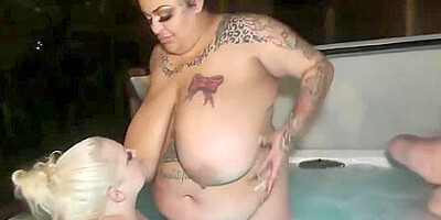 Big Beautiful Women Hottub Lesbian 3some Sex