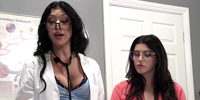 Lesbian doctor and assistant making latina patient squirt