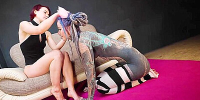 Miss Flora In Dominatrix Controls Tattooed Anuskatzz