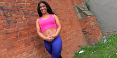 Hanna Shaw - Pissing In Public - PornXn