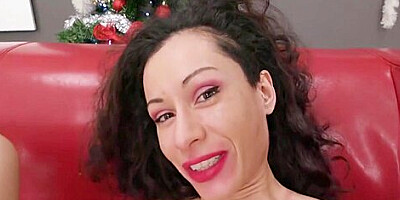 And Vivian Share Lots Of Toys For Anal