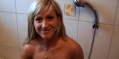 Morgens im badezimmer
