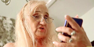Squeaky Moniq At Mature Video
