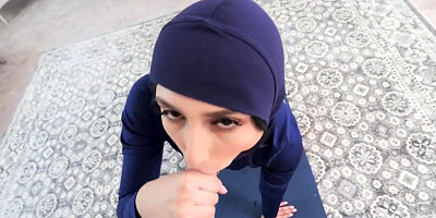 Hijab Girls Show Off Her Booty