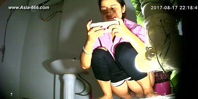 chinese girls go to toilet.91