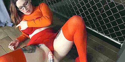 Bettie Bondage – Velma And The Martian