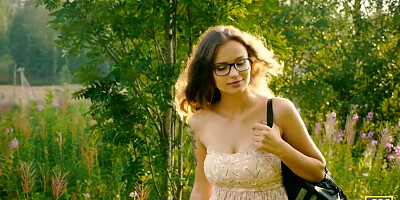 Man noticed teen wench and fucked her in the grass