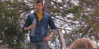 Venera Maxima - Gives New Neighbor A Fiery Welcome