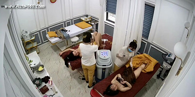 Hackers use the camera to remote monitoring of a lover's home life.604