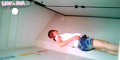 chinese girls go to toilet.32