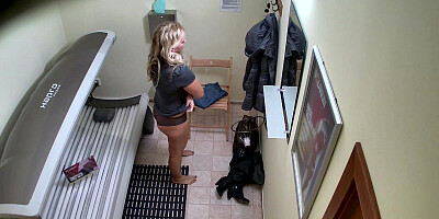 Blonde Big Tits MILF Tannning her Body in Solarium