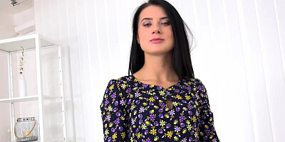 Dark-haired miss wants to be owned from behind so seduces man