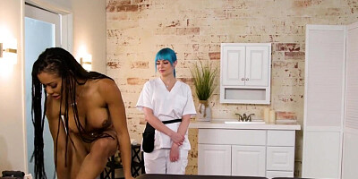 Thick chick Jewelz Blue gives a massage to ebony Kira