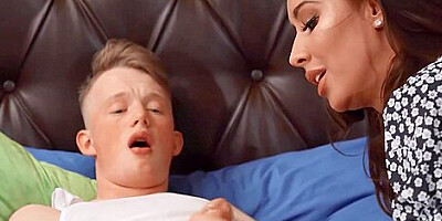 Isis Love And Jimmy Michaels - Nasty Latina Housemaid Seduces Handsome Stepson Of Her Boss