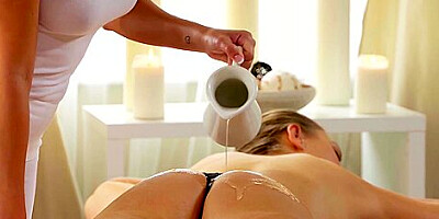 Foxxi Black Massages And Eats Out Her Client With Foxii Black