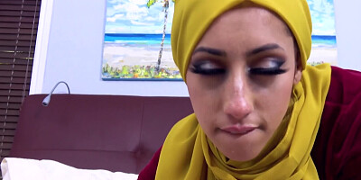 Adorable Arab chicks come to pornographer to suck him off
