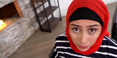 Adorable Arab chicks come to pornographer to suck him off