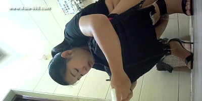 chinese girls go to toilet.86