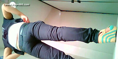 chinese girls go to toilet.67